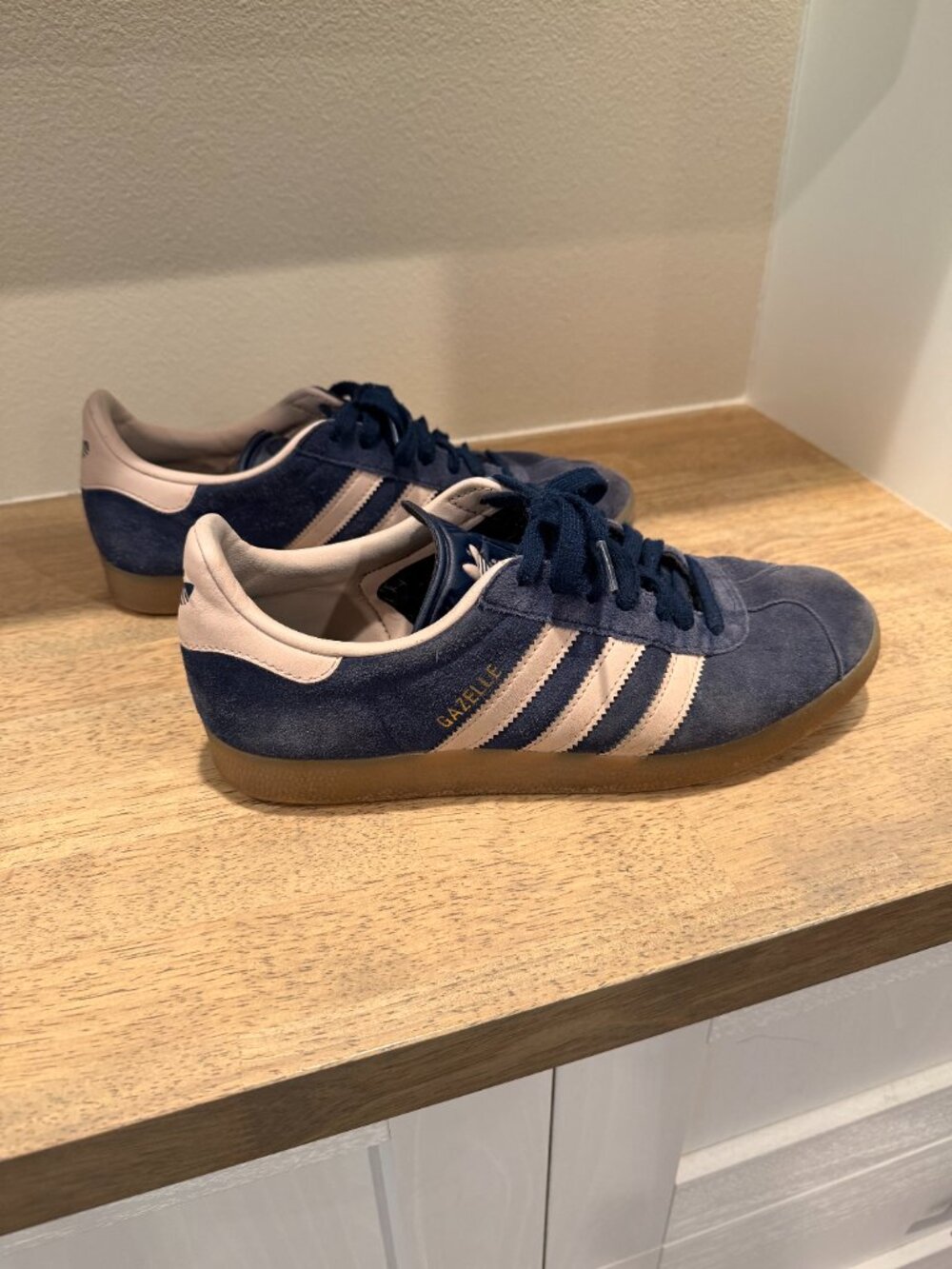adidas Gazelle Navy Blue & Cream Sneakers Mens 8 / Womens 9.5 - Picture 2 of 8